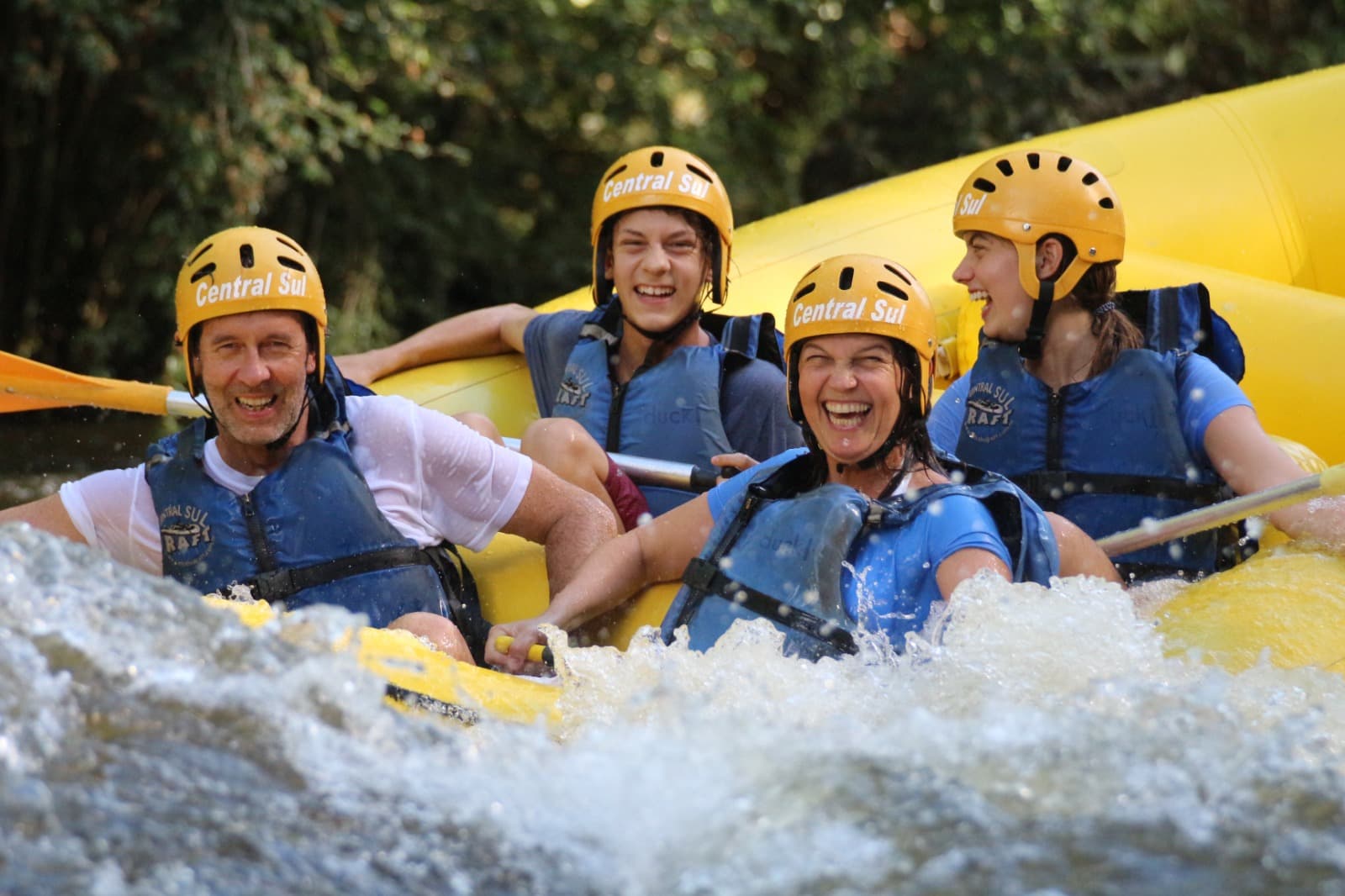 Rafting nas Corredeiras do Rio Paranhana – Aventura e Emoção em Três Coroas